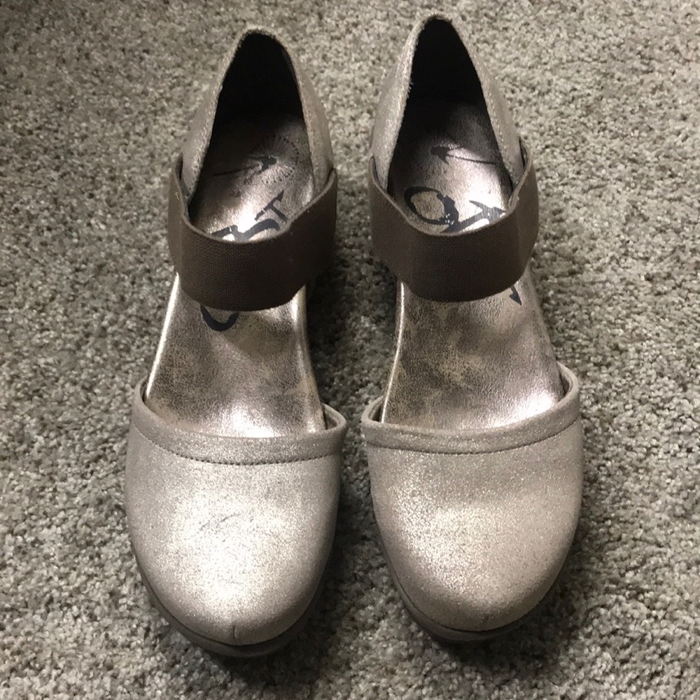 OTBT soft gold wedge